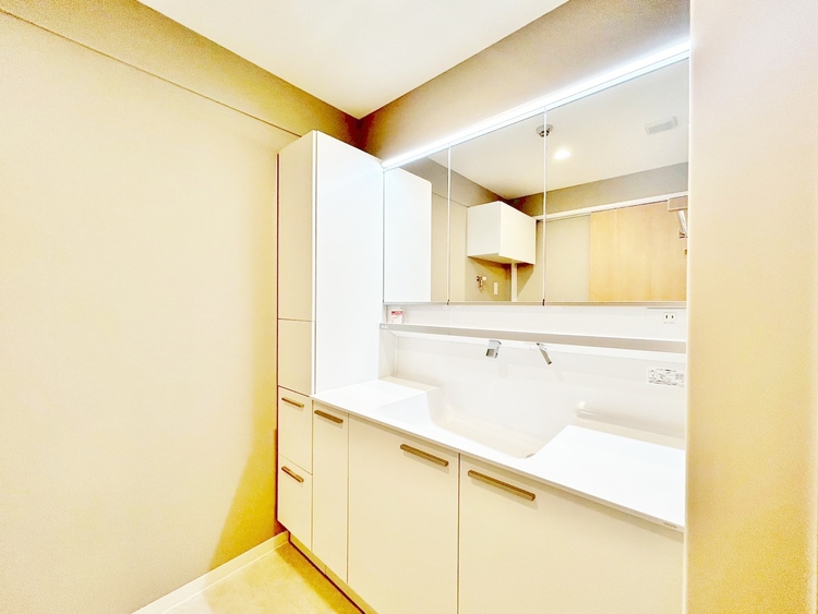 その他 清潔感を感じられる洗面化粧台。