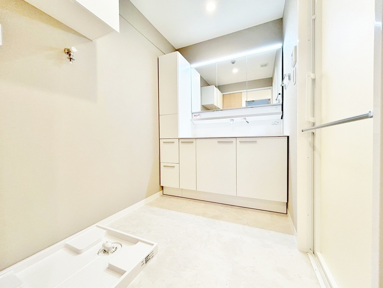 その他 十分な広さの脱衣所。