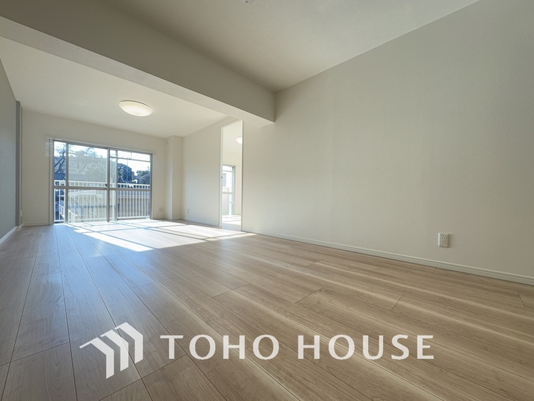 内装 広がりのある住空間、家族が集まるリビング・ダイニング