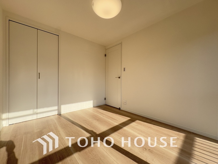 内装 シンプルですっきりとした室内は飽きのこない居心地の良い雰囲気です