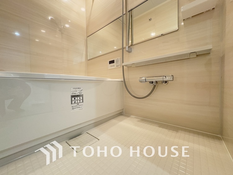 風呂 一日の疲れを癒すバスルームは、心地よいリラックスを叶える清潔感溢れる空間