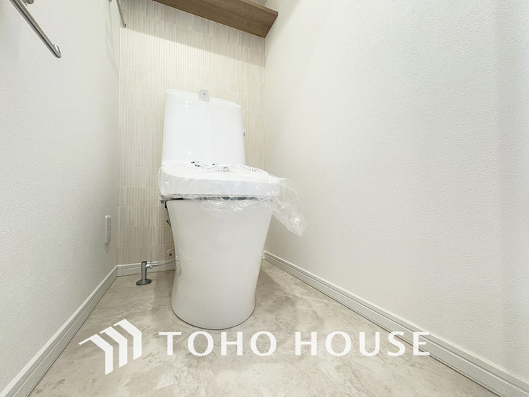 トイレ 清潔な洗浄機能付温水シャワートイレ