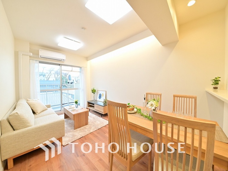 内装 広がりのある住空間、家族が集まるリビング・ダイニング