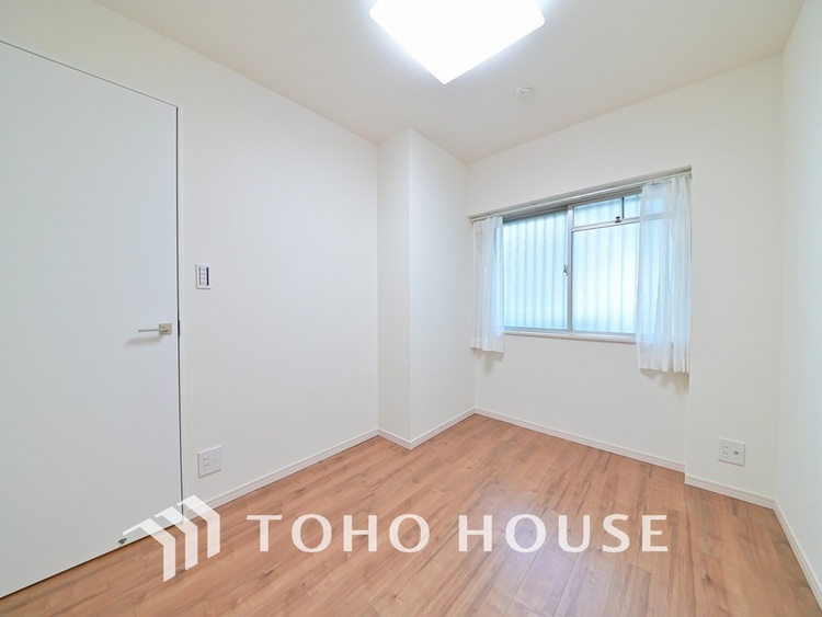 内装 採光もある洋室は、くつろぎのひと時を過ごすのにぴったり