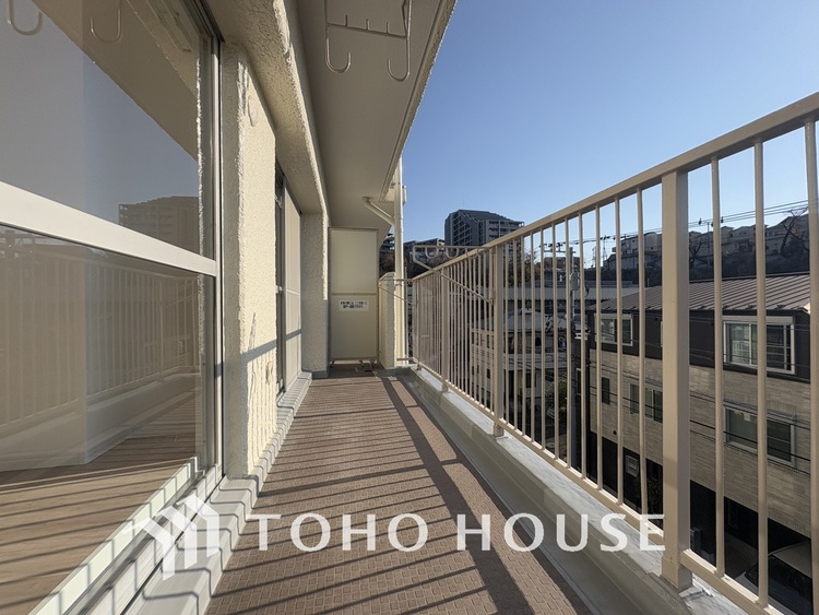 バルコニー 陽当たり良好なバルコニー