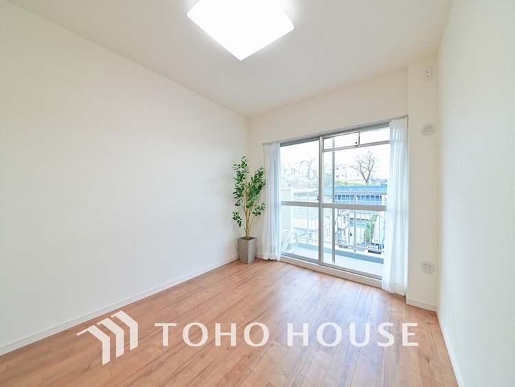 内装 1日の疲れを癒し、心地よく寛げるようゆったりとした広さをしています