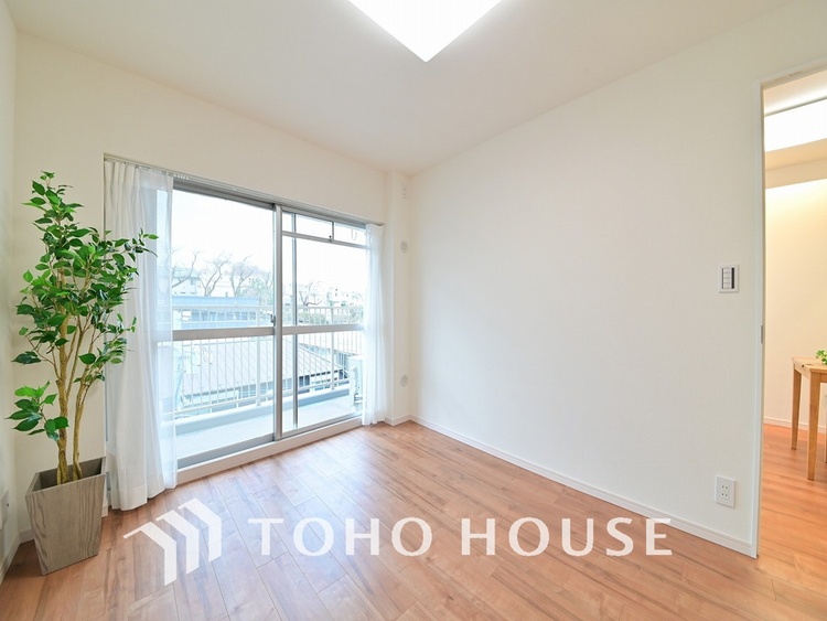 内装 シンプルですっきりとした室内は飽きのこない居心地の良い雰囲気です