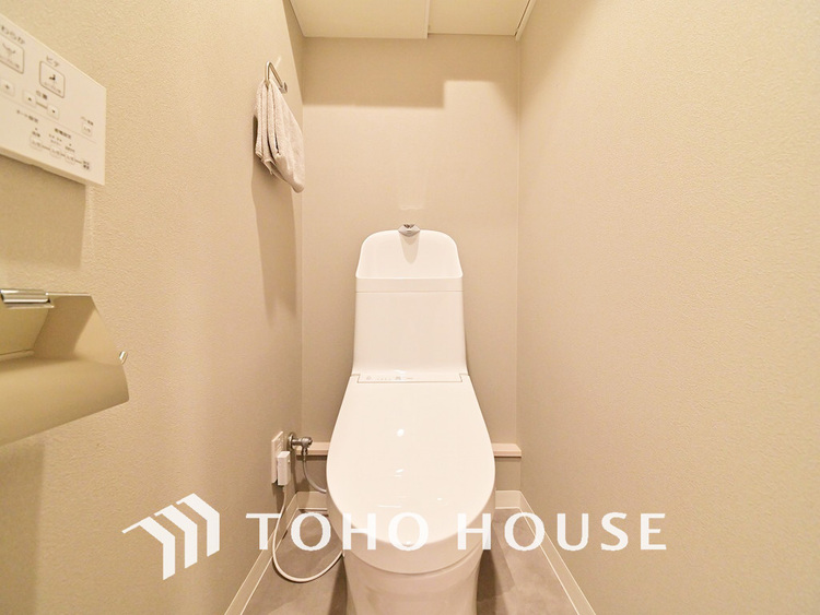 トイレ 清潔な洗浄機能付温水シャワートイレ