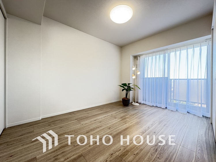 内装 1日の疲れを癒し、心地よく寛げるようゆったりとした広さをしています