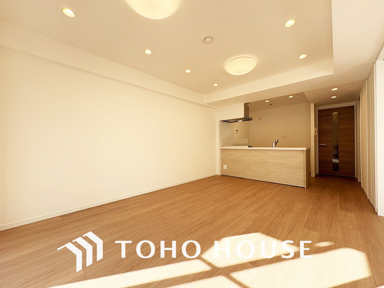 内装 広がりのある住空間、家族が集まるリビング・ダイニング