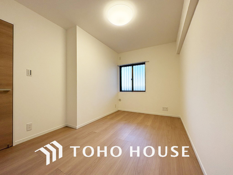 内装 採光もある洋室は、くつろぎのひと時を過ごすのにぴったり