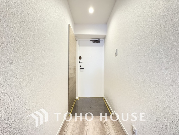 玄関 飾り過ぎないシンプルな内装の玄関