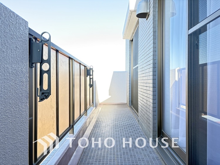 バルコニー 陽当たり良好なバルコニー