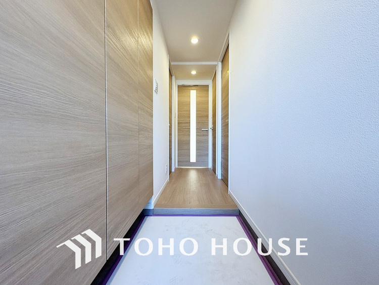 玄関 飾り過ぎないシンプルな内装の玄関