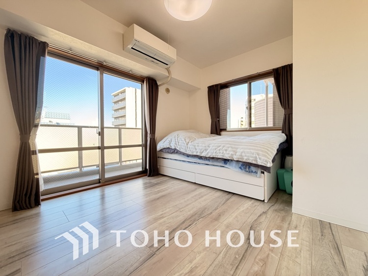 内装 採光もある洋室は、くつろぎのひと時を過ごすのにぴったり