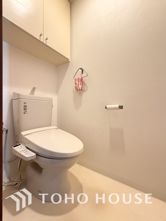 トイレ 清潔な洗浄機能付温水シャワートイレ