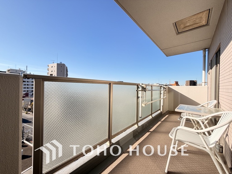 バルコニー 陽当たり良好なバルコニー