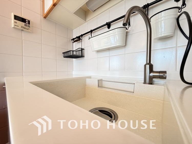 その他 浄水機が内蔵されている便利なシャワー水栓タイプのシンクです