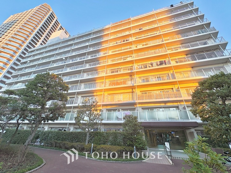 外観 ほんの少しのこだわり。ちょっとした色使いがその家がもつ雰囲気、趣（おもむき）を携え、暮らす家族や訪ねてくる友人・知人に新鮮な香りを運んできます。