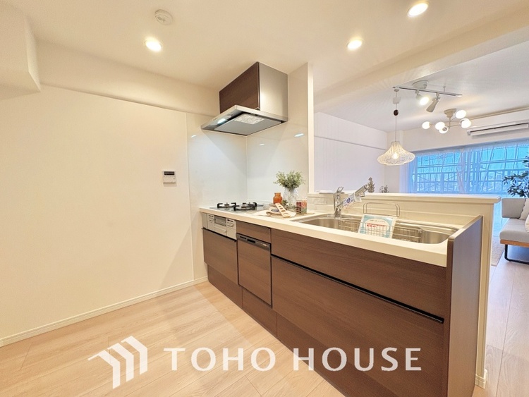 キッチン 時を超えて愛されるデザインが、日常を特別なひとときへと昇華させます。この場所から、心満たされる豊かな食卓が始まります。