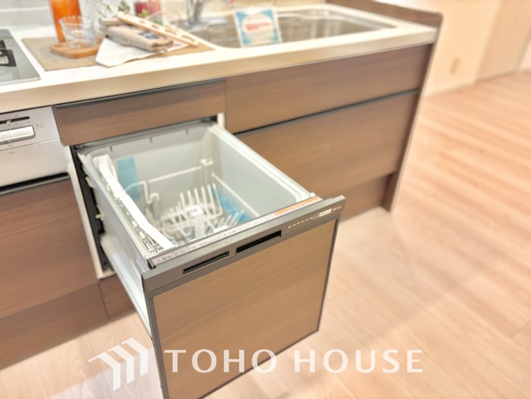 キッチン 無駄を削ぎ落としたミニマルなデザインが、空間に静謐な美しさをもたらします。研ぎ澄まされた感性を満たす場所です。