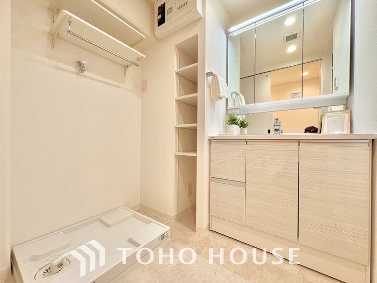 洗面 清潔感あふれる洗面化粧台で、毎日の身支度を快適にサポートします。