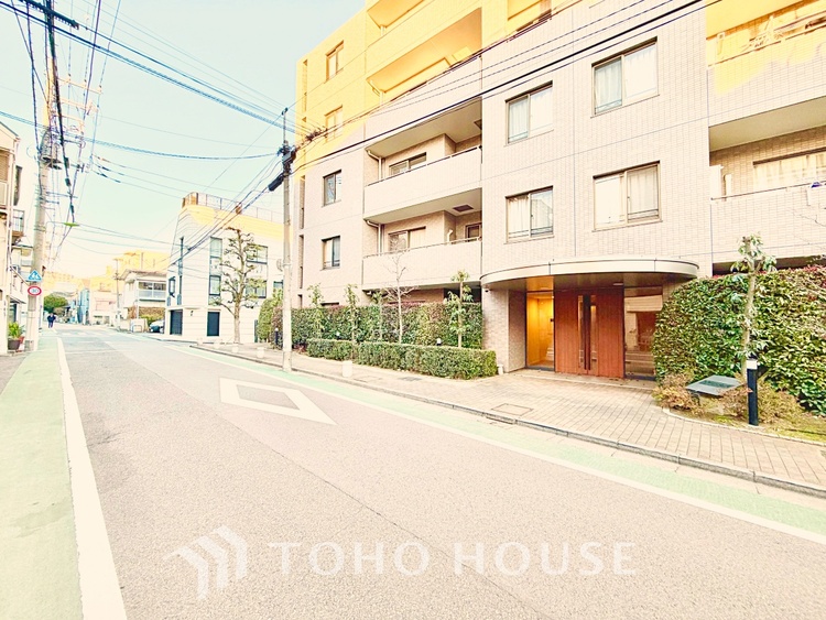 内装 触れることが出来そうな環境が、そのままインテリアに。その豊かで眩い眺望には、心地よい光と風が溢れ、ずっと眺めていたくなるような空間を演出してくれます。