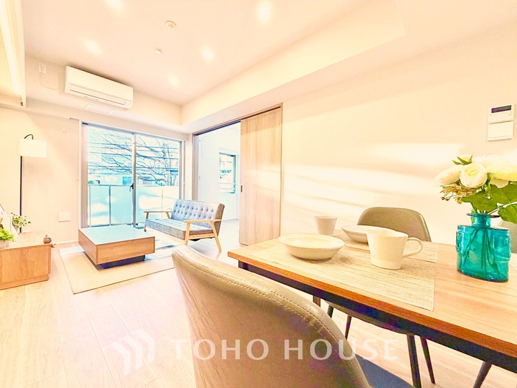 内装 明るく開放的なリビングで、インテリアを楽しみながら快適な暮らしを実現できます。