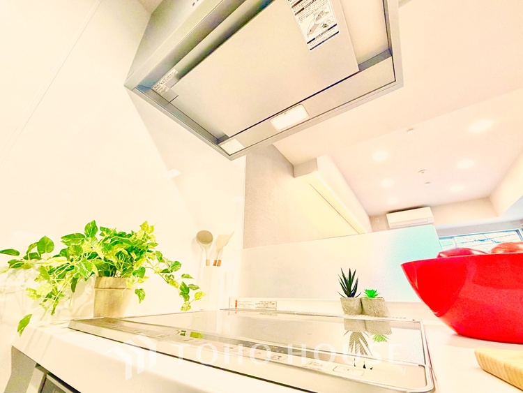 キッチン 食器収納も充実した、片付けやすいキッチン。毎日の家事が快適に進みます。