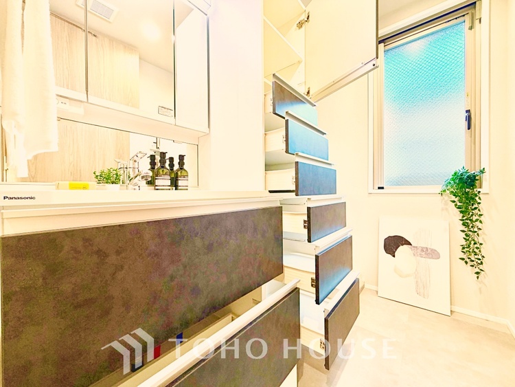 収納 収納力抜群のスペースで、家族の荷物をしっかり整理し、暮らしを快適に保てます。