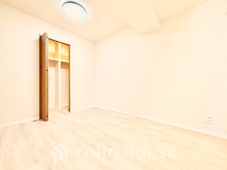 内装 各居室にクローゼットを完備。暮らしの動線に配慮したレイアウトで、片付けやすく快適に過ごせます。