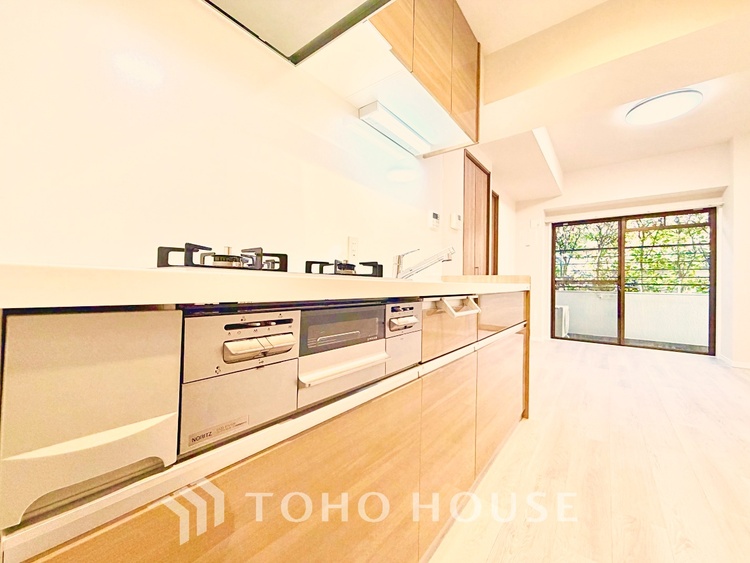 キッチン 毎日の料理が楽しくなる、使いやすいシステムキッチン。家事効率を高める設計です。