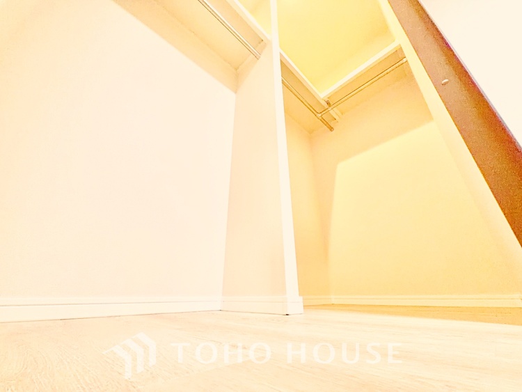 収納 クローゼット完備で、季節物の衣類や小物もきれいに収納できる便利な設計です。