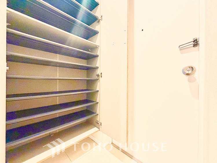 収納 収納力抜群のスペースで、家族の荷物をしっかり整理し、暮らしを快適に保てます。