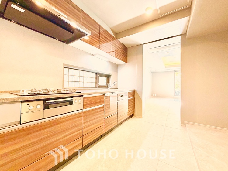 キッチン 家事動線に配慮した、効率的なキッチンレイアウト。調理も片付けもスムーズに行えます。