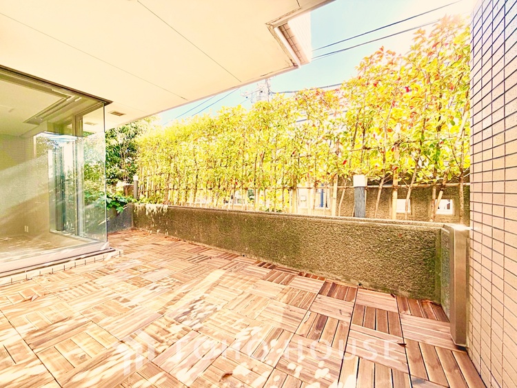 バルコニー 開放感あふれるバルコニーで、朝の光や夜風を感じながら心地よい時間を過ごせます。