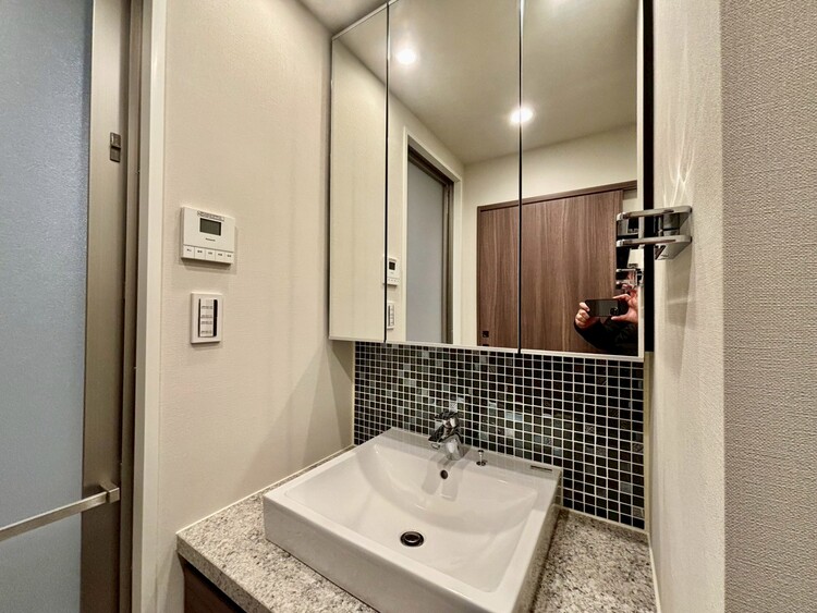 洗面 清潔感を感じられる洗面化粧台。