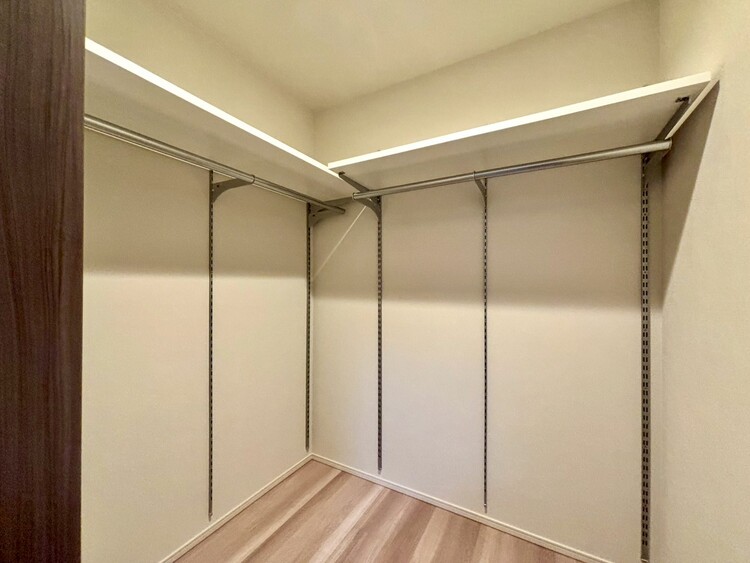 収納 家電やスーツケース、ストック品など何でも片付く嬉しい空間です。