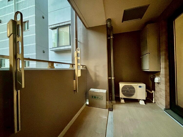 バルコニー 朝の澄んだ空気や、夕方に吹く清々しい風を感じられるバルコニー。