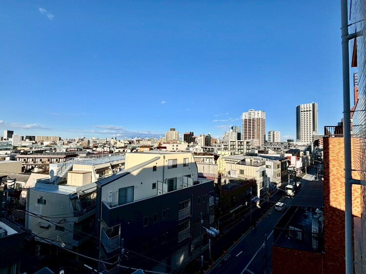 バルコニー 眺望や窓からの景色が良いと、家で過ごす時間も快適です。