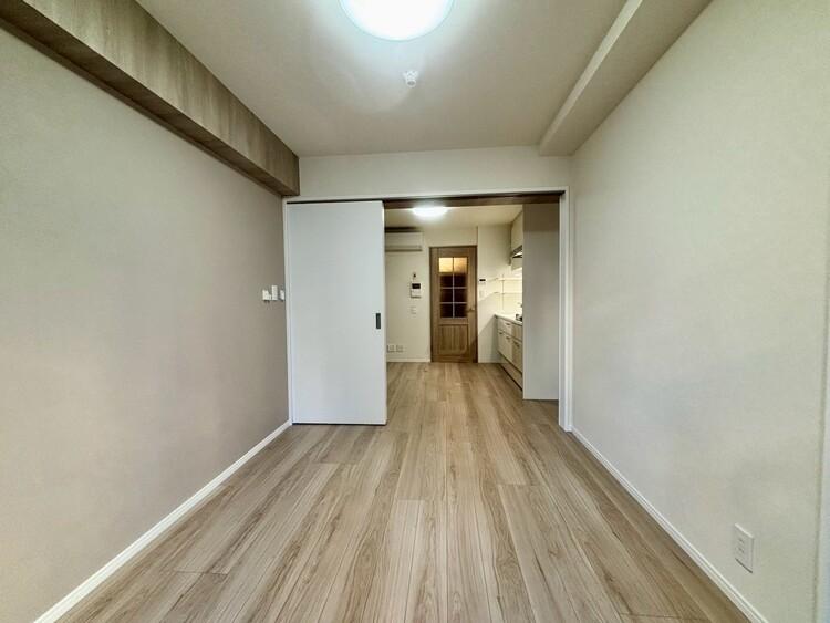 居間 通風・採光に優れ、心地よい光と風が溢れています。