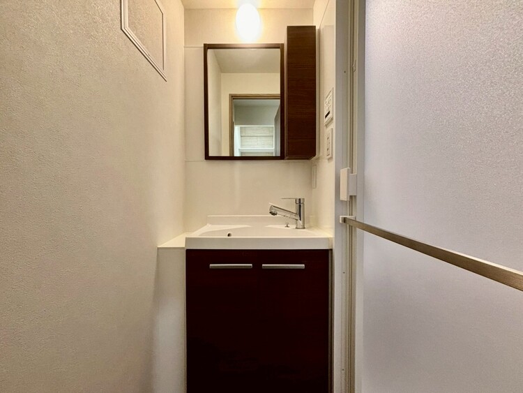 洗面 清潔感を感じられる洗面化粧台。