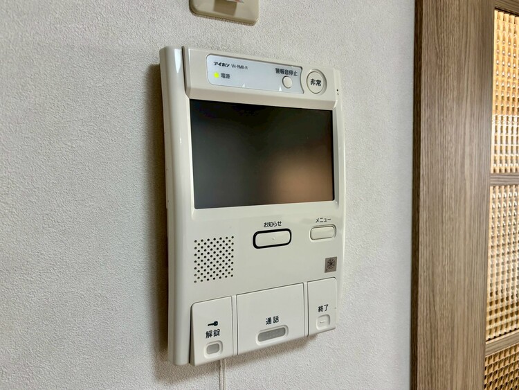 設備 誰が来てもわかる様にモニター付きインターホンを設置。