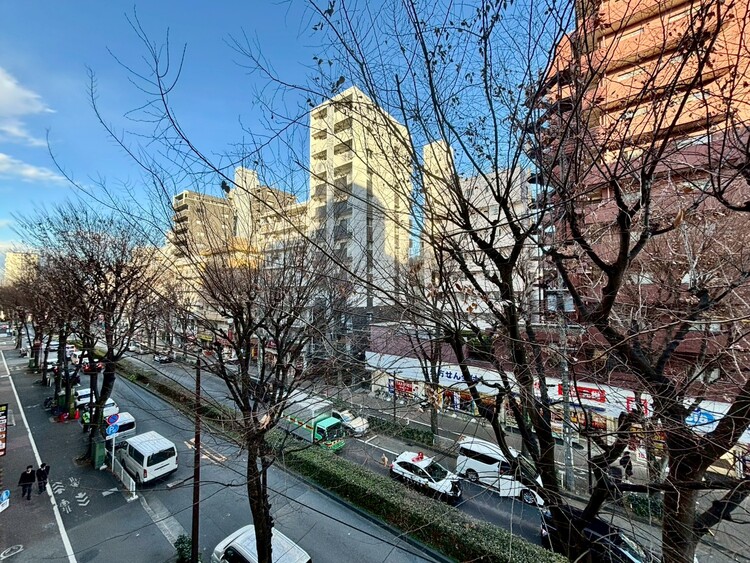 バルコニー 陽当たり・通風・開放感に恵まれた環境です。