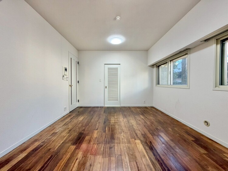 居間 伸びやかな空間のなかで、ゆったりとしたひとときを過ごせます。