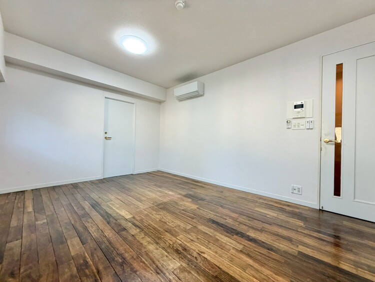 居間 落ち着いた雰囲気に包まれて、伸びやかな空間。