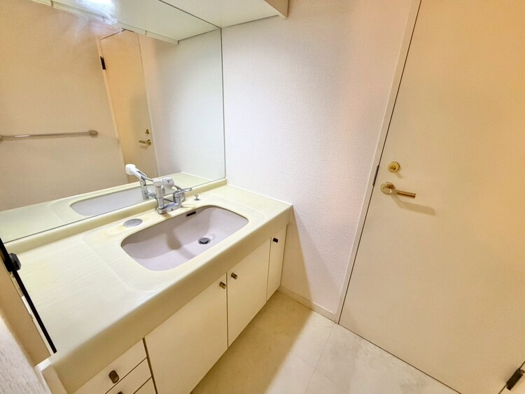 洗面 清潔感を感じられる洗面化粧台。