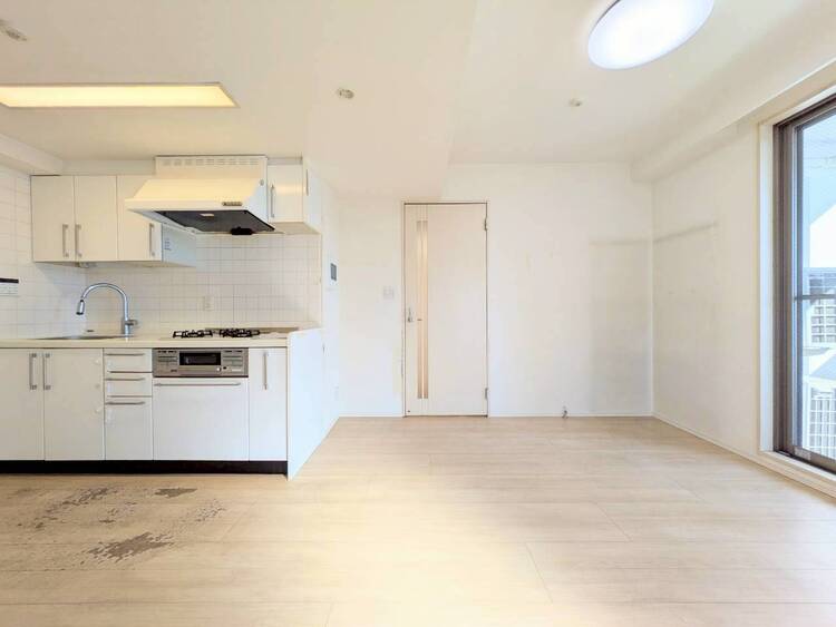 居間 通風・採光に優れ、心地よい光と風が溢れています。