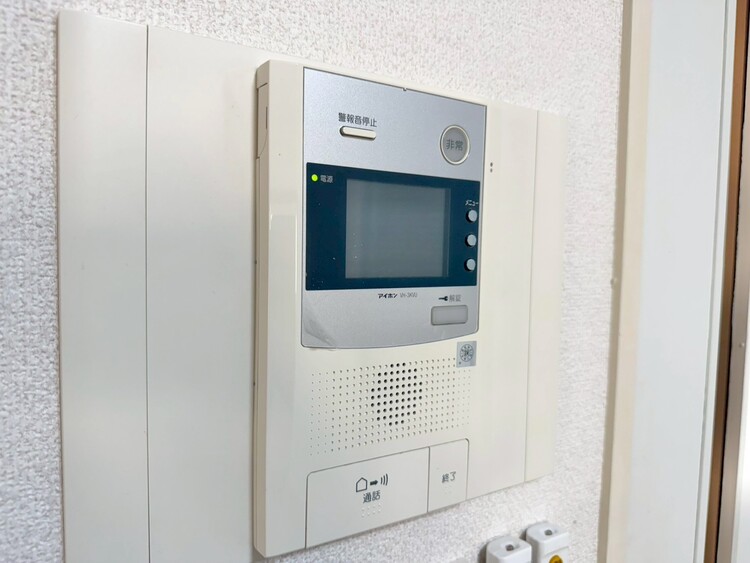 設備 誰が来てもわかる様にモニター付きインターホンを設置。