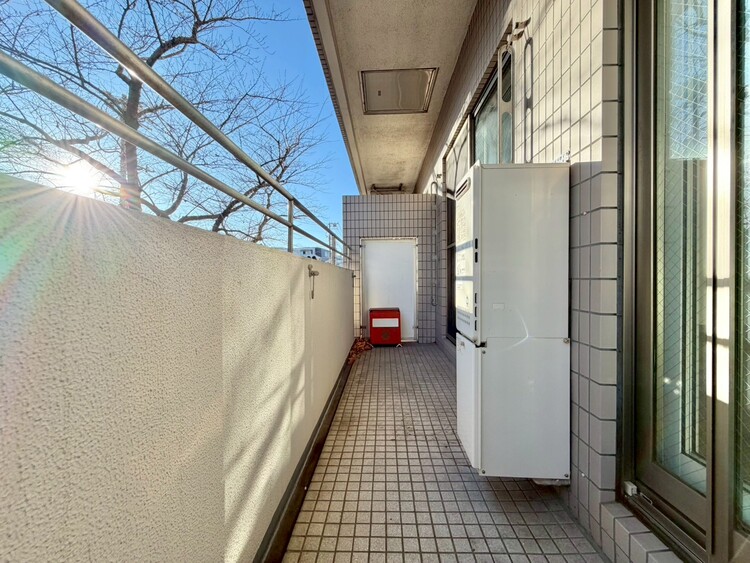 バルコニー 朝の澄んだ空気や、夕方に吹く清々しい風を感じられるバルコニー。